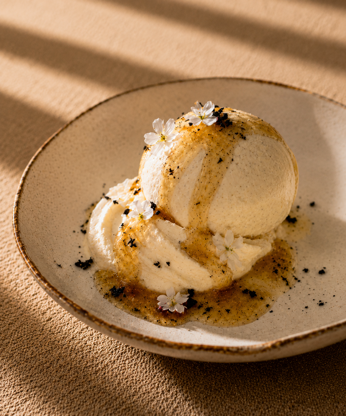 Add a finishing touch to desserts or vanilla ice cream